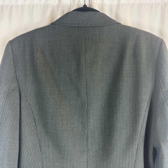 NWT Calvin Klein Women Gray striped 3 button Carrier Blazer Size: 10 - Picture 14 of 16